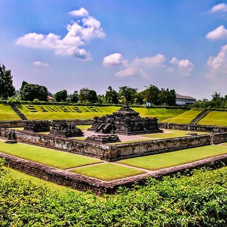 Jowo Kluthuk Heritage Kalasan Bagian luar foto