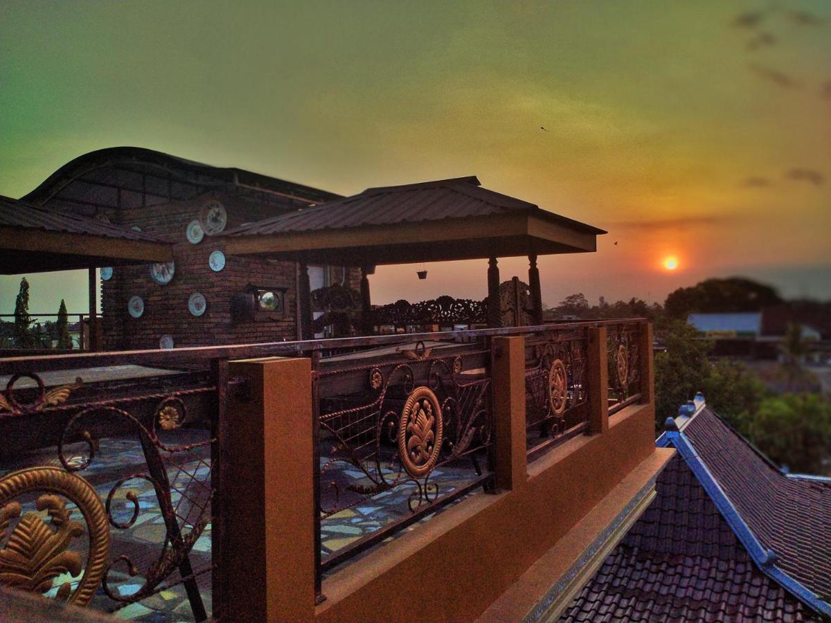 Jowo Kluthuk Heritage Kalasan Bagian luar foto