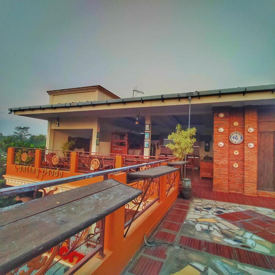 Jowo Kluthuk Heritage Kalasan Bagian luar foto