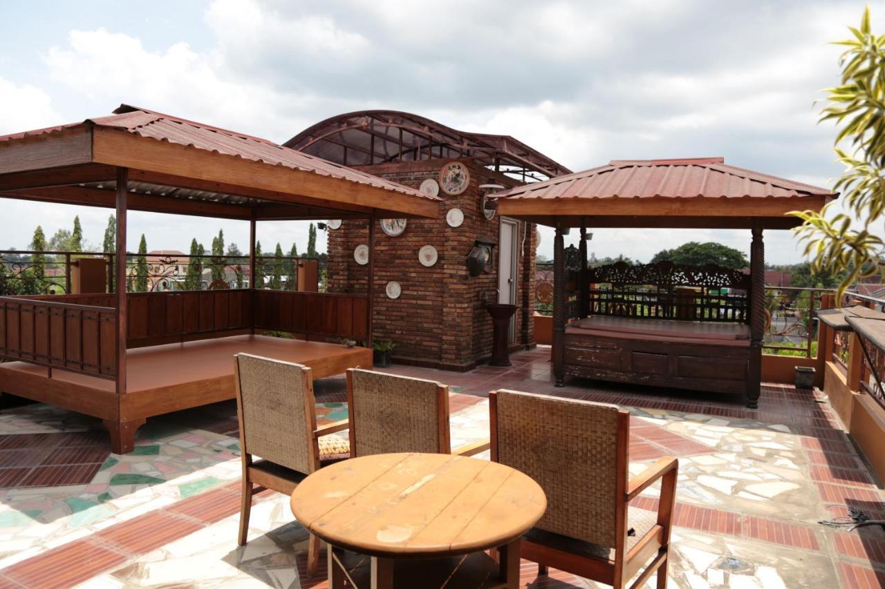 Jowo Kluthuk Heritage Kalasan Bagian luar foto