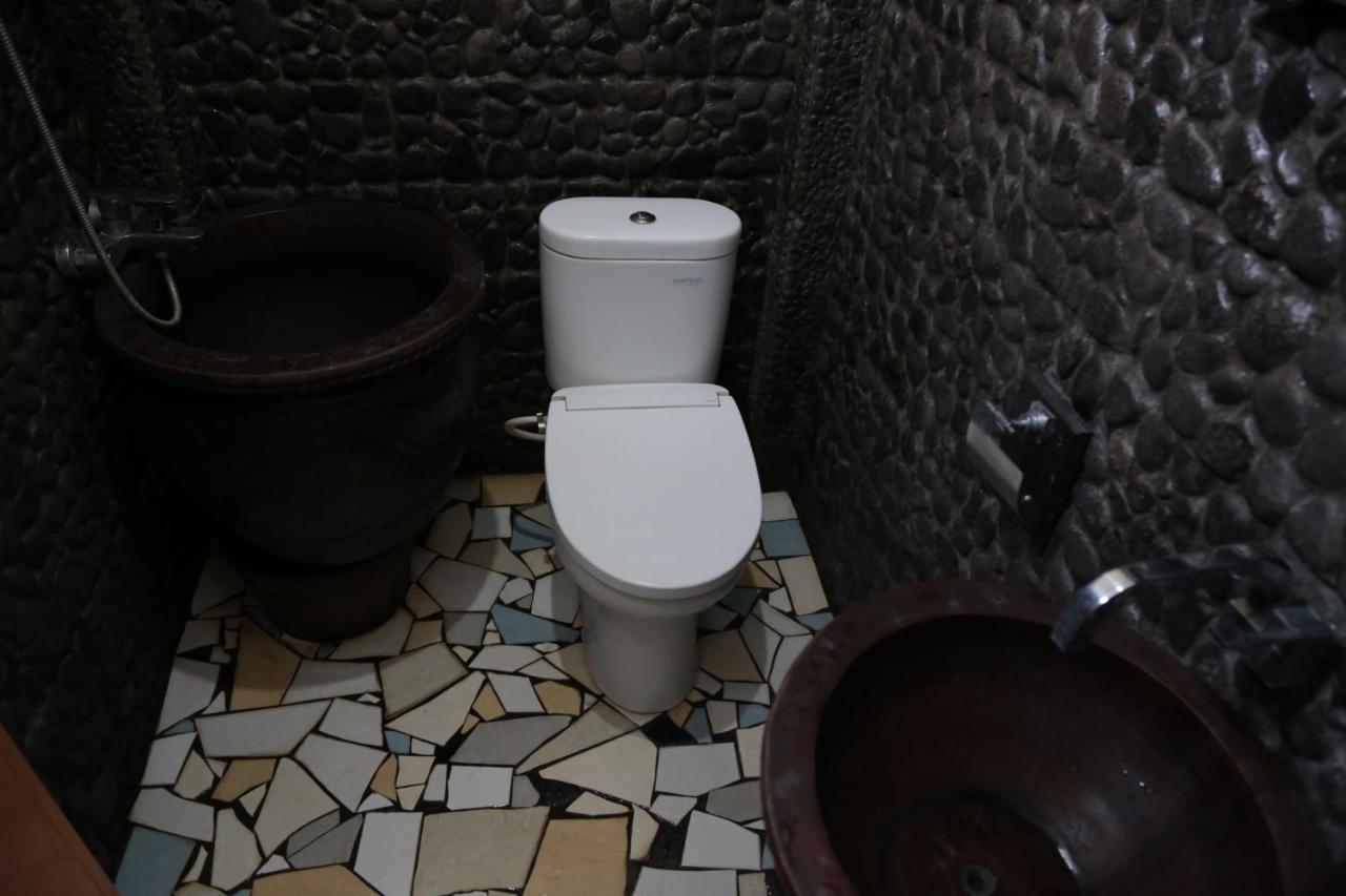 Jowo Kluthuk Heritage Kalasan Bagian luar foto